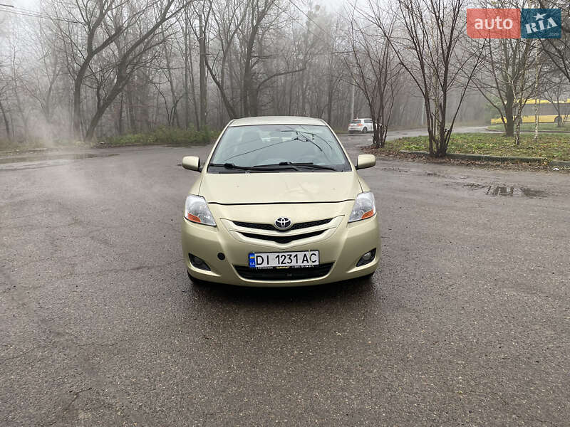 Седан Toyota Yaris 2007 в Киеве