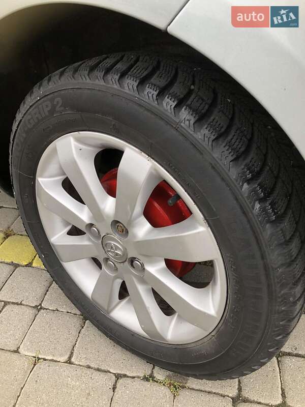 Хэтчбек Toyota Yaris 2008 в Черновцах