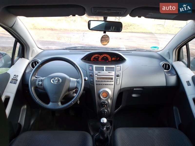 Хэтчбек Toyota Yaris 2010 в Харькове