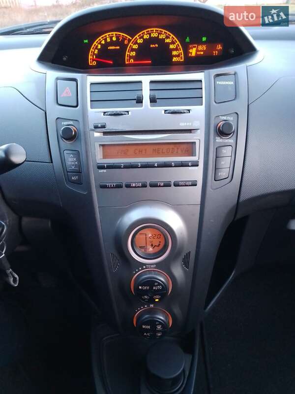 Хэтчбек Toyota Yaris 2010 в Харькове