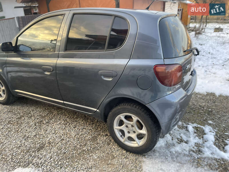 Хэтчбек Toyota Yaris 2005 в Надворной