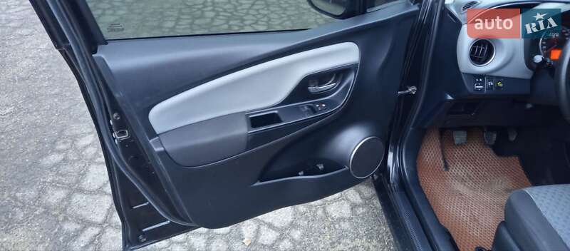 Хэтчбек Toyota Yaris 2014 в Житомире фото 9 Хэтчбек Toyota Yaris 2014 в Житомире