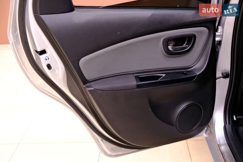 Хэтчбек Toyota Yaris 2015 в Одессе