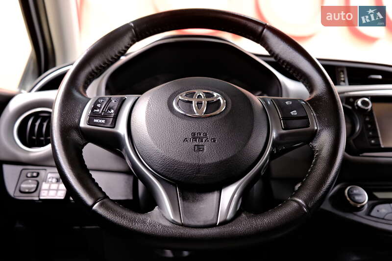 Хэтчбек Toyota Yaris 2015 в Одессе
