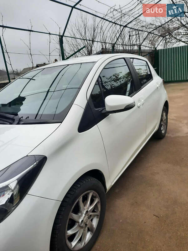 Хэтчбек Toyota Yaris 2016 в Одессе