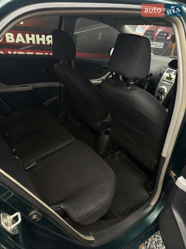 Хетчбек Toyota Yaris 2006 в Стрию