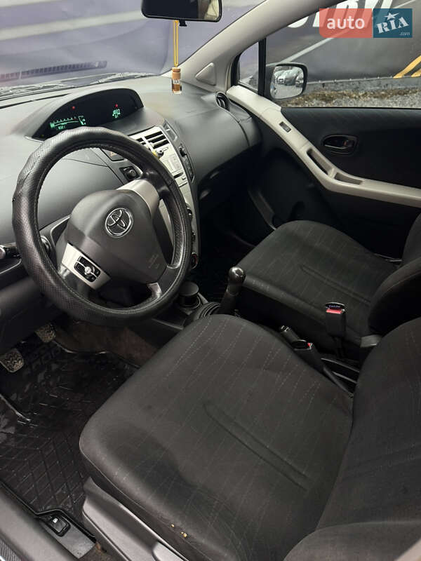 Хетчбек Toyota Yaris 2006 в Стрию