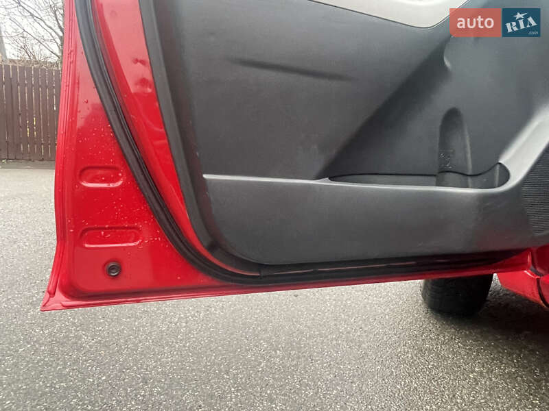 Хэтчбек Toyota Yaris 2006 в Киеве