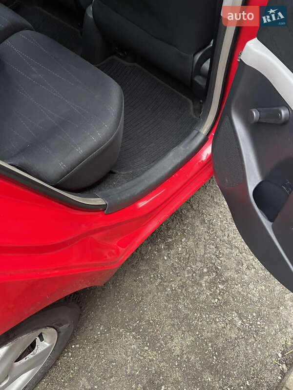 Хэтчбек Toyota Yaris 2006 в Киеве