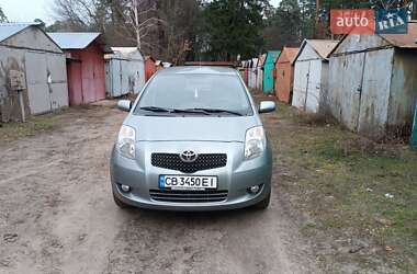 Хетчбек Toyota Yaris 2008 в Десні