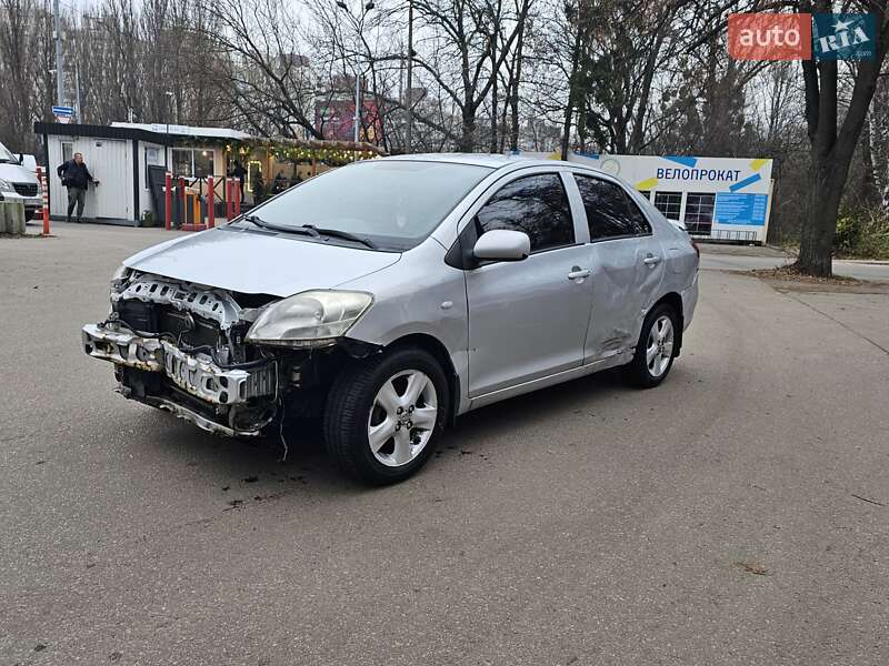 Седан Toyota Yaris 2007 в Киеве