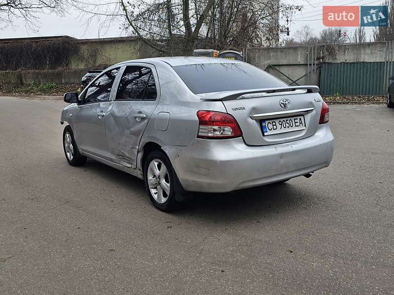Седан Toyota Yaris 2007 в Киеве
