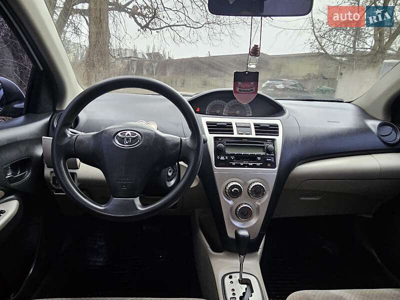 Седан Toyota Yaris 2007 в Киеве