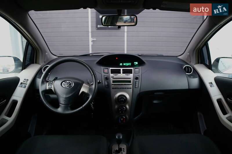 Хетчбек Toyota Yaris 2011 в Києві
