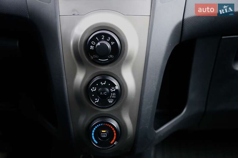 Хетчбек Toyota Yaris 2011 в Києві