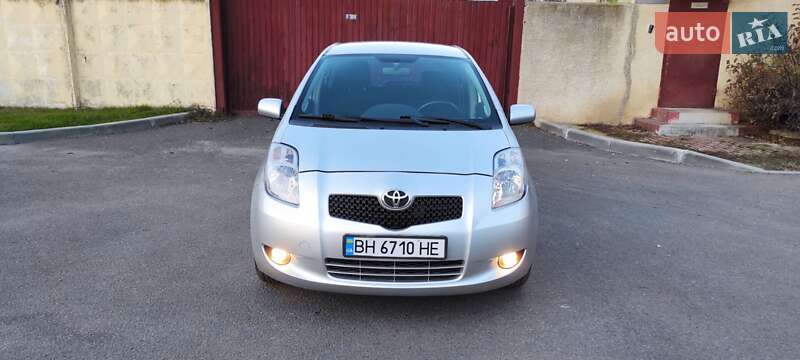 Хэтчбек Toyota Yaris 2006 в Одессе