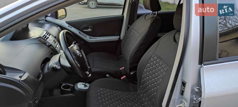 Хэтчбек Toyota Yaris 2006 в Одессе