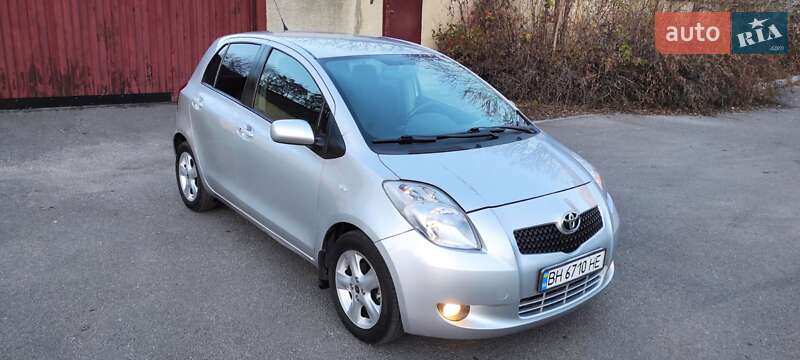 Хэтчбек Toyota Yaris 2006 в Одессе