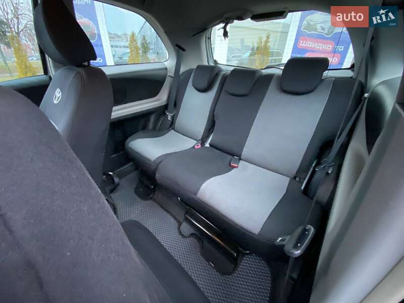 Хетчбек Toyota Yaris 2006 в Львові