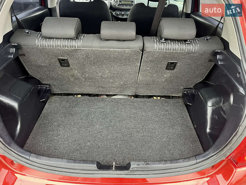 Хетчбек Toyota Yaris 2013 в Путивлі