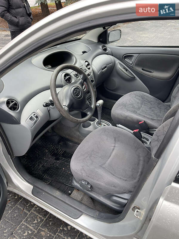 Хэтчбек Toyota Yaris 2001 в Ровно