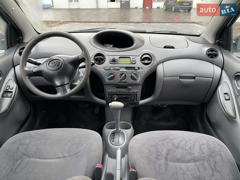 Хэтчбек Toyota Yaris 2001 в Ровно