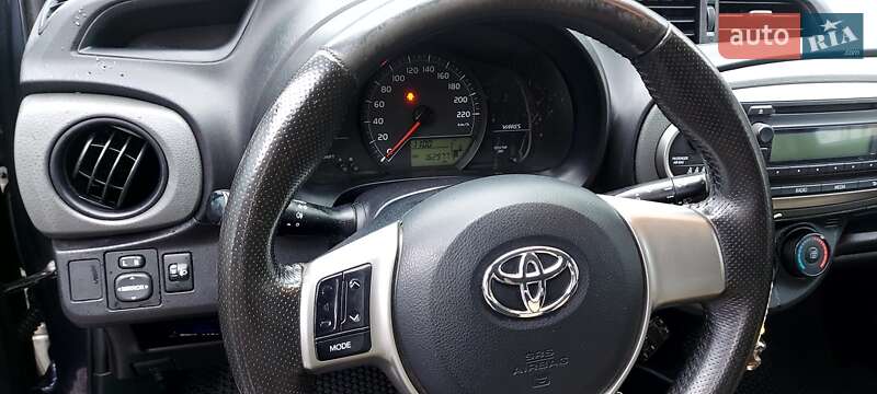 Хэтчбек Toyota Yaris 2013 в Полтаве