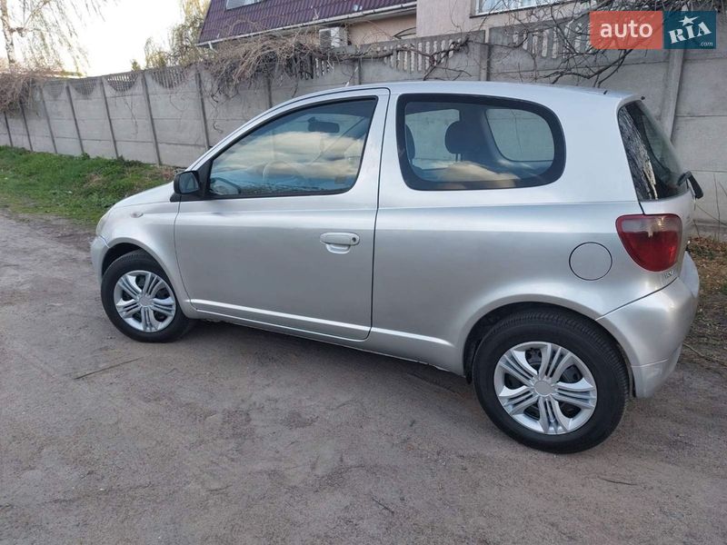 Toyota Yaris 2000
