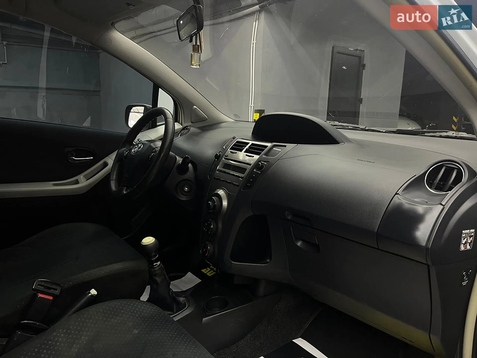 2010 Toyota Yaris - мініатюра 18