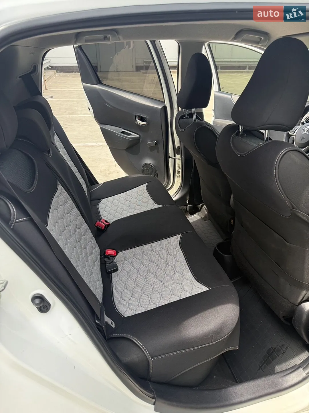 2012 Toyota Yaris - мініатюра 28