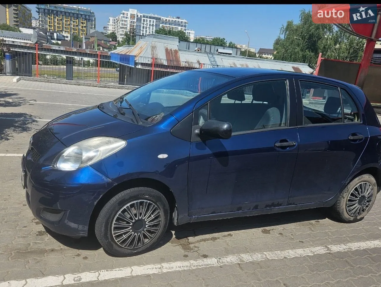 2011 Toyota Yaris - мініатюра 2
