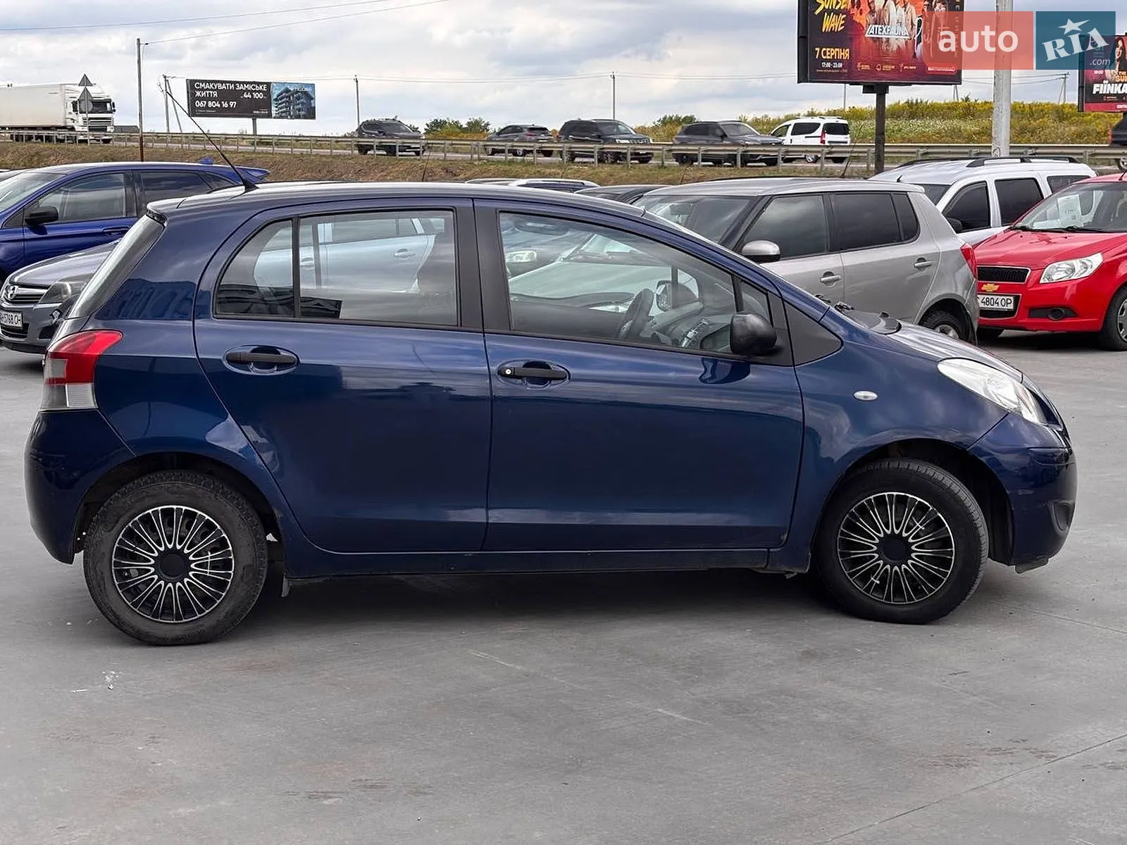 2011 Toyota Yaris - мініатюра 11