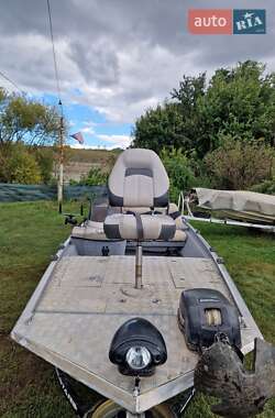 Катер Tracker Bass 2004 в Чернівцях
