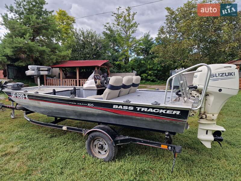 Катер Tracker Bass 2004 в Черновцах