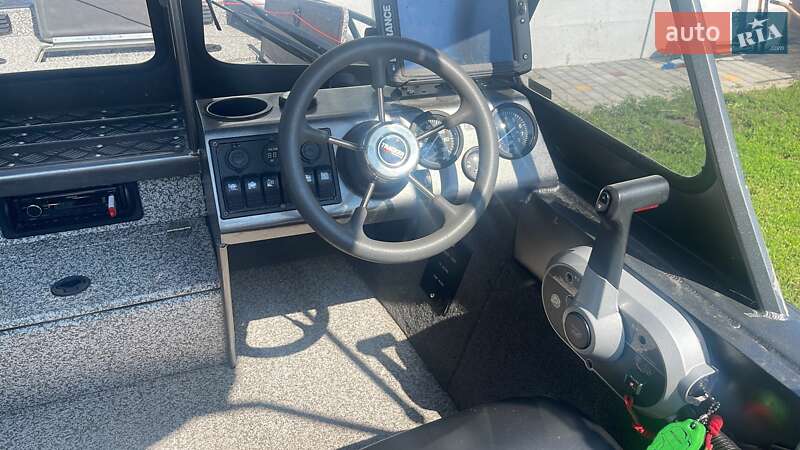 Катер Tracker Bass 2004 в Кам'янець-Подільському