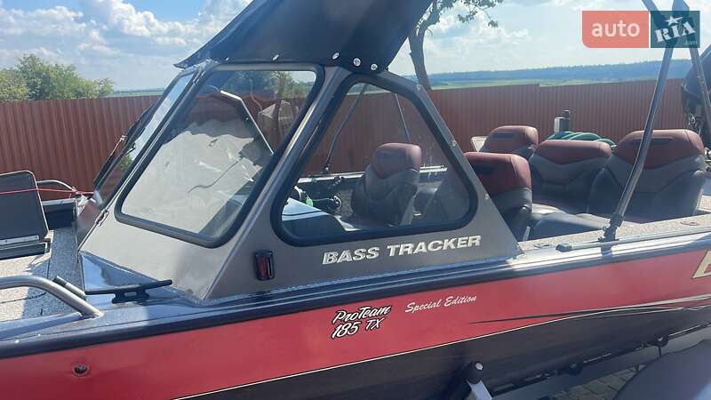 Катер Tracker Bass 2004 в Кам'янець-Подільському