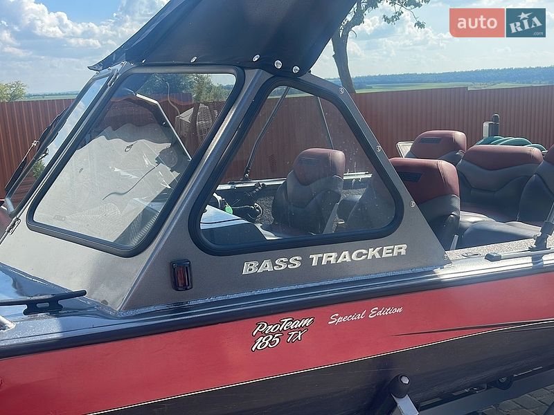 Катер Tracker Bass 2004 в Кам'янець-Подільському