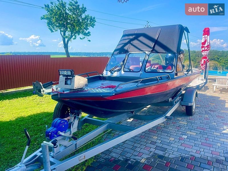 Катер Tracker Bass 2004 в Кам'янець-Подільському