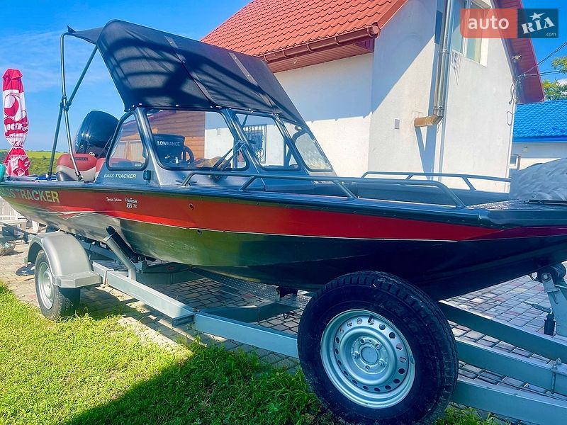 Катер Tracker Bass 2004 в Кам'янець-Подільському