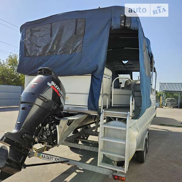 Лодка Tracker Party Barge 2007 в Киеве