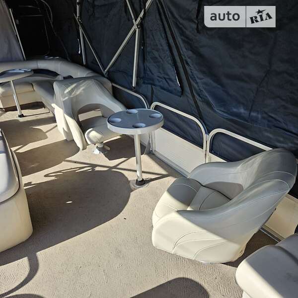 Лодка Tracker Party Barge 2007 в Киеве