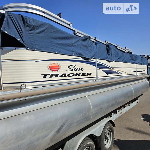 Лодка Tracker Party Barge 2007 в Киеве