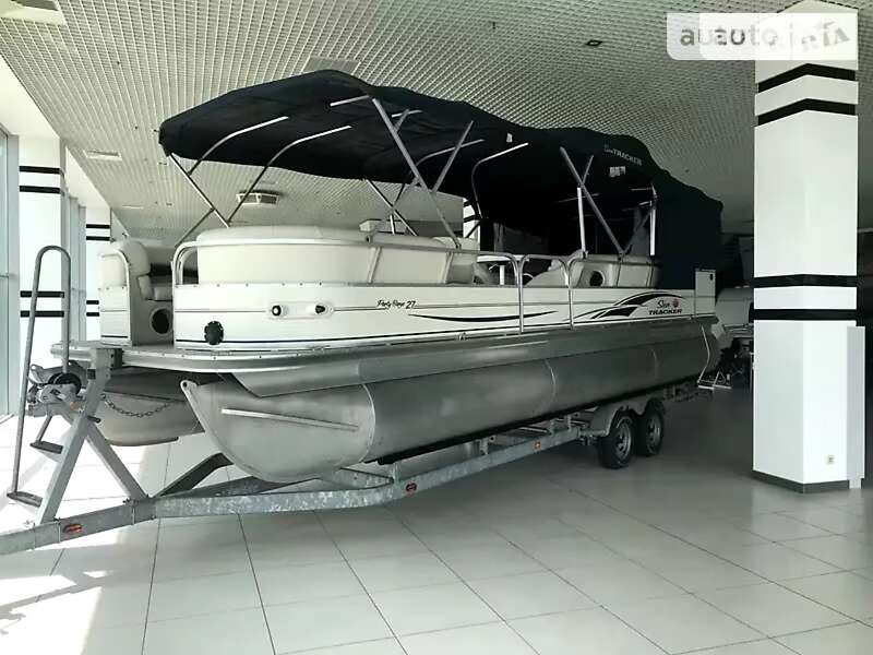 Лодка Tracker Party Barge 2007 в Киеве