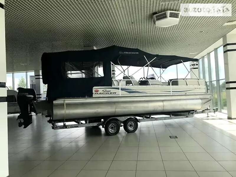 Лодка Tracker Party Barge 2007 в Киеве