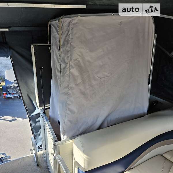 Лодка Tracker Party Barge 2007 в Киеве