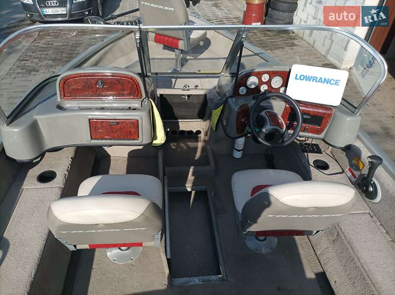Лодка Tracker Targa 2004 в Гостомеле