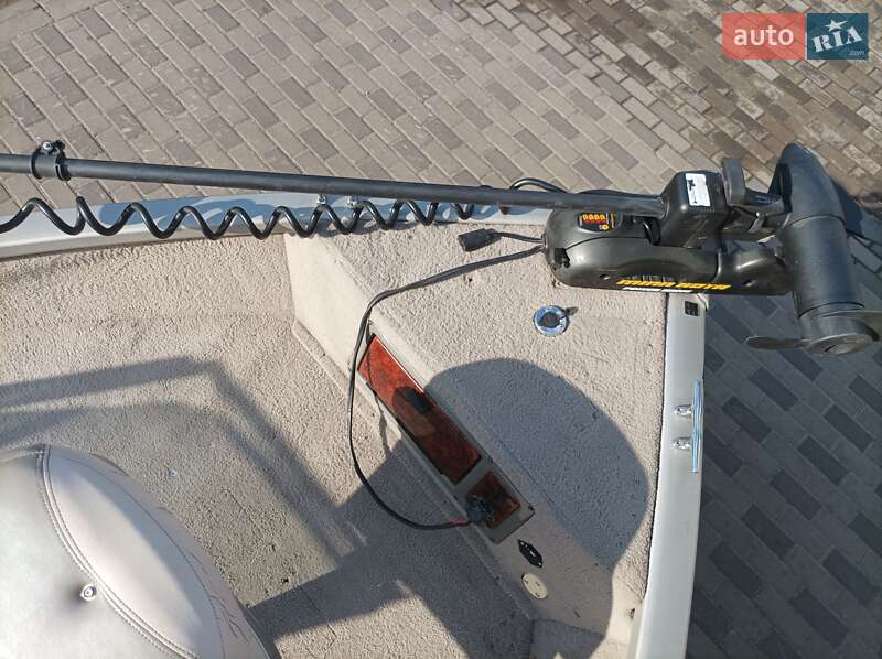 Лодка Tracker Targa 2004 в Гостомеле