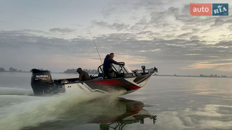Човен Tracker Targa 2006 в Борисполі
