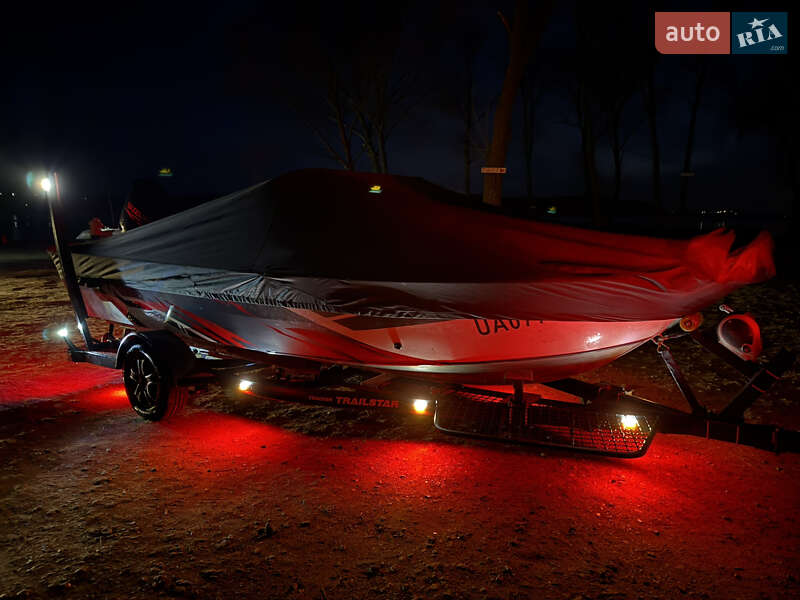 Лодка Tracker Targa 2006 в 