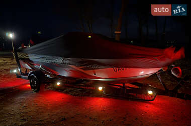 Лодка Tracker Targa 2006 в 